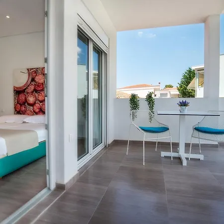 Studios Central Potos Apartmanhotel